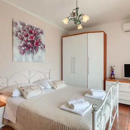 Holiday home Basic Nova Vas (Porec)