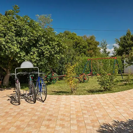 Basic Ferienhaus Nova Vas (Porec)