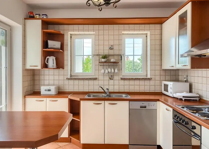 Basic * Nova Vas (Porec)